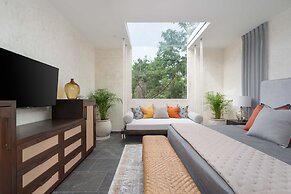 Twelve O’Clock Luxury Villas