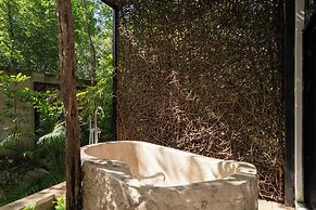 Twelve O’Clock Luxury Villas