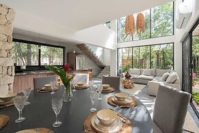 Twelve O’Clock Luxury Villas