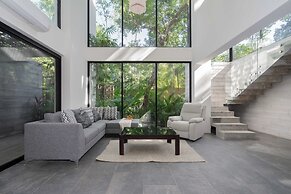 Twelve O’Clock Luxury Villas