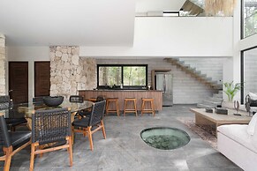 Twelve O’Clock Luxury Villas