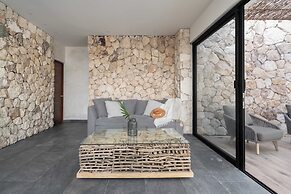 Twelve O’Clock Luxury Villas