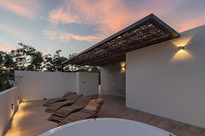 Twelve O’Clock Luxury Villas