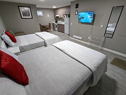 Riverside Motel & Suites