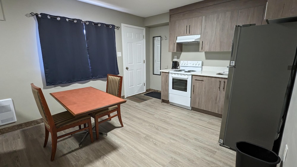 Riverside Motel & Suites