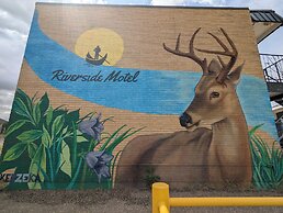 Riverside Motel & Suites