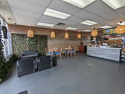 Riverside Motel & Suites