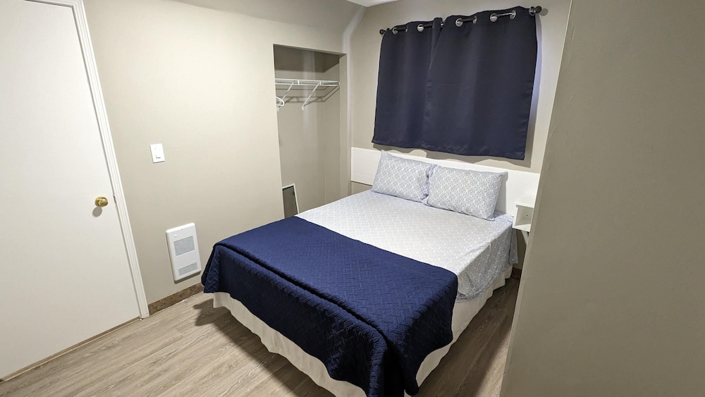 Riverside Motel & Suites