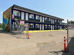 Riverside Motel & Suites