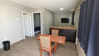 Riverside Motel & Suites