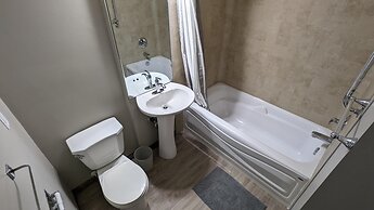 Riverside Motel & Suites