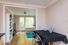 Spacious 2BD House W/private Garden - Kennington!