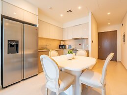 Eloquent Upscale with Breathtaking Burj