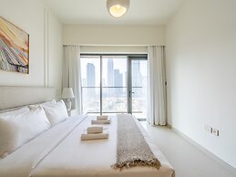 Eloquent Upscale with Breathtaking Burj