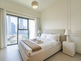 Eloquent Upscale with Breathtaking Burj