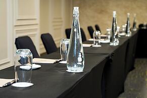 Q's Evander Hotel and Apartment