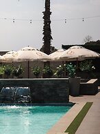 Q's Evander Hotel and Apartment