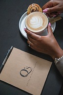 Q's Evander Hotel and Apartment