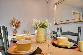 Runcorn - House - Sleeps 6 - Parking - Garden