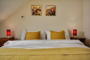 Runcorn - House - Sleeps 6 - Parking - Garden