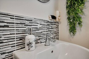 Runcorn - House - Sleeps 6 - Parking - Garden