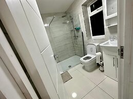 Separate One Bedroom Large Apartment in Slough