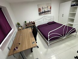 Separate One Bedroom Large Apartment in Slough