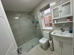 Separate One Bedroom Large Apartment in Slough