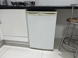 Separate One Bedroom Large Apartment in Slough