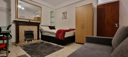 4 Bed Flat - Sleeps 12 - Pets - Wifi