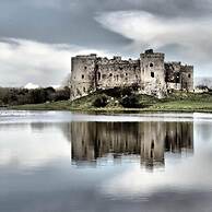 Stunning Apartment Overlooking Pembroke Castle