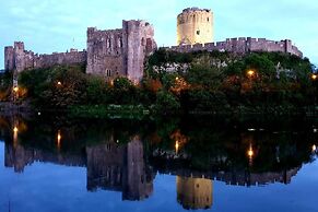 Stunning Apartment Overlooking Pembroke Castle