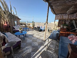 DAR SANAE SURF