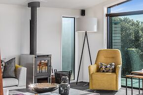 Taonga with panoramic sea views