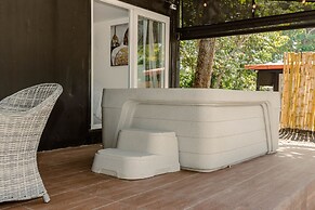 Mangoya Lounge