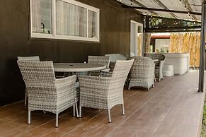 Mangoya Lounge