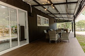 Mangoya Lounge