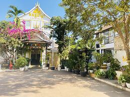 Ananphada Boutique