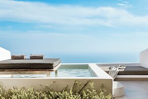 NĒRO Boutique Hotel
