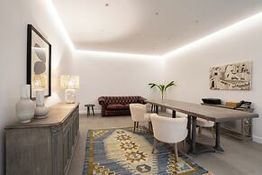 NĒRO Boutique Hotel