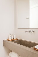 NĒRO Boutique Hotel