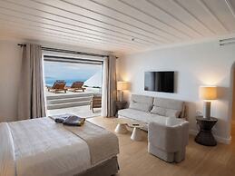 NĒRO Boutique Hotel