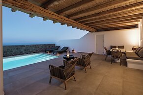 NĒRO Boutique Hotel
