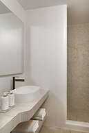 NĒRO Boutique Hotel
