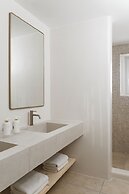 NĒRO Boutique Hotel