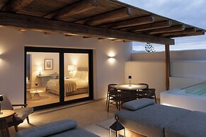 NĒRO Boutique Hotel