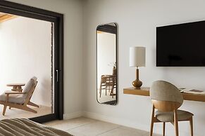 NĒRO Boutique Hotel