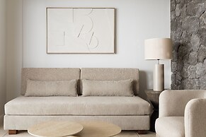 NĒRO Boutique Hotel