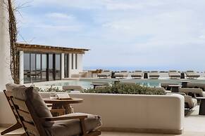 NĒRO Boutique Hotel