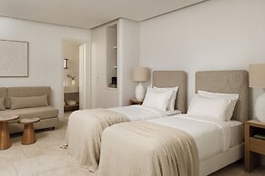 NĒRO Boutique Hotel